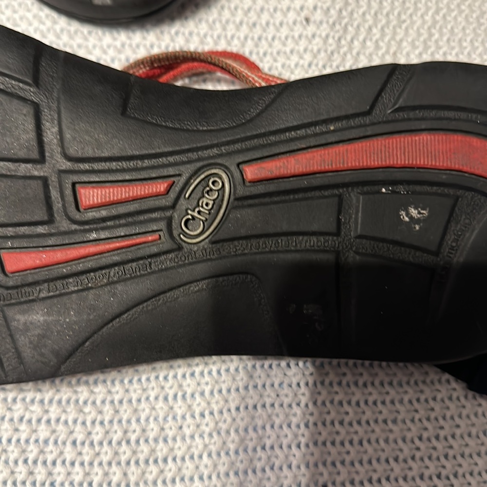 Chaco red, pink, and brown pinstriped sandals with toe strap. Size 8 - Picture 3 of 8